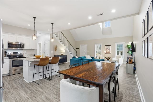 103 W Chestnut Court, Central, SC 29630