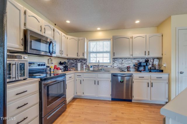 323 Gray Station Road, Gray, TN 37615