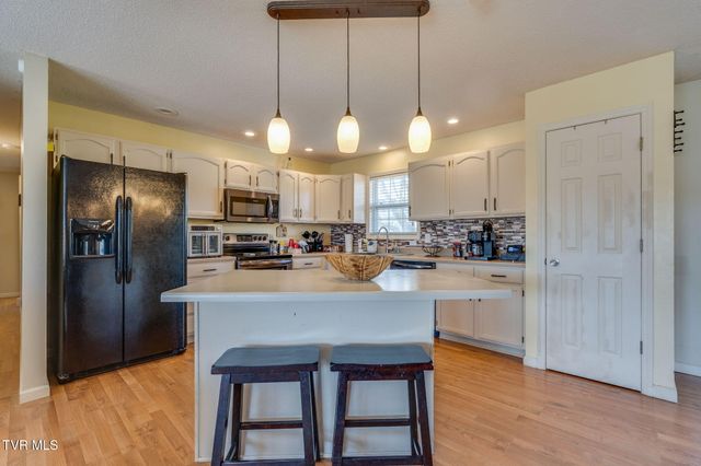 323 Gray Station Road, Gray, TN 37615