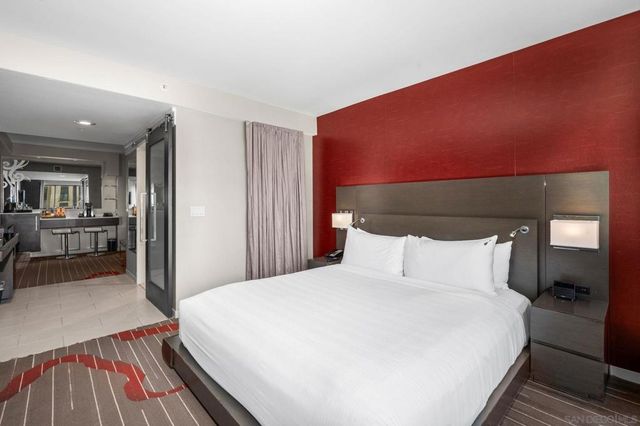 207 5th 739, San Diego, CA 92101