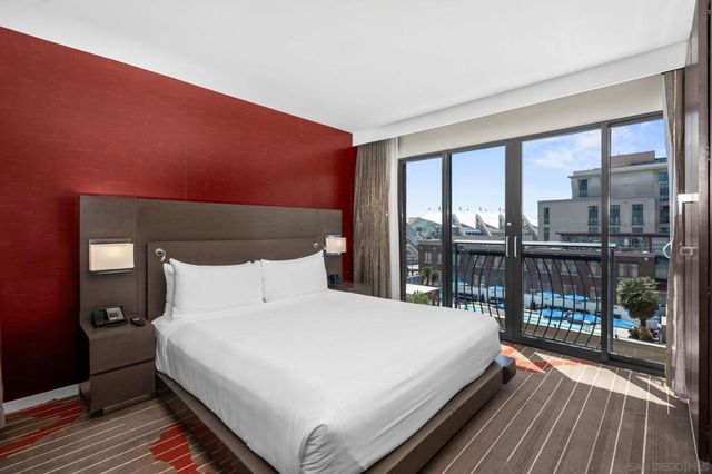 207 5th 739, San Diego, CA 92101