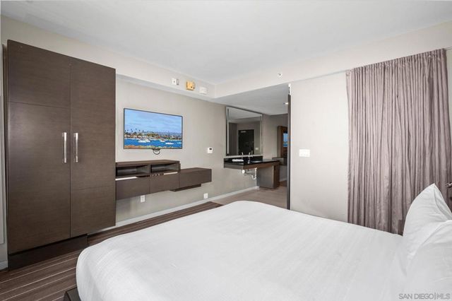 207 5th 739, San Diego, CA 92101