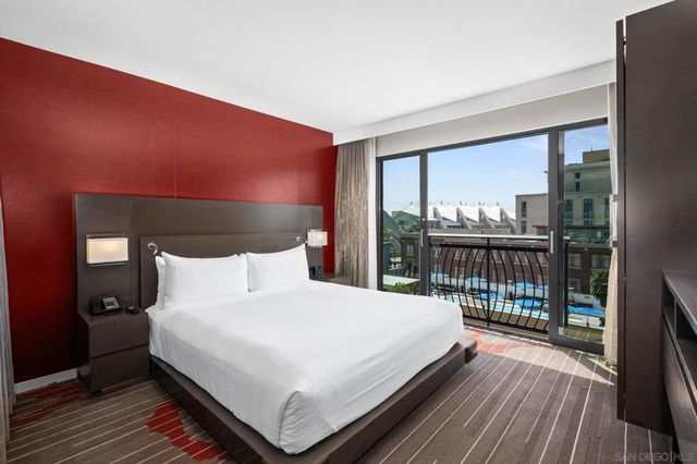 207 5th 739, San Diego, CA 92101