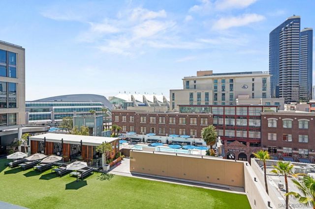 207 5th 739, San Diego, CA 92101