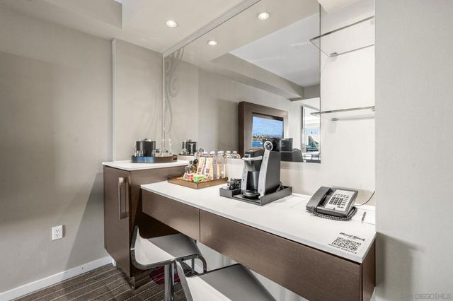 207 5th 739, San Diego, CA 92101