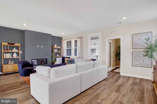 9666 SWALLOWTAIL LN, Manassas, VA 20110