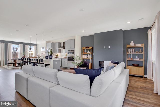 9666 SWALLOWTAIL LN, Manassas, VA 20110