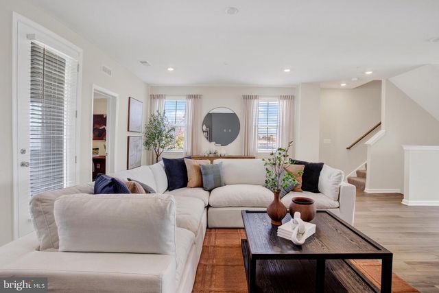 9666 SWALLOWTAIL LN, Manassas, VA 20110