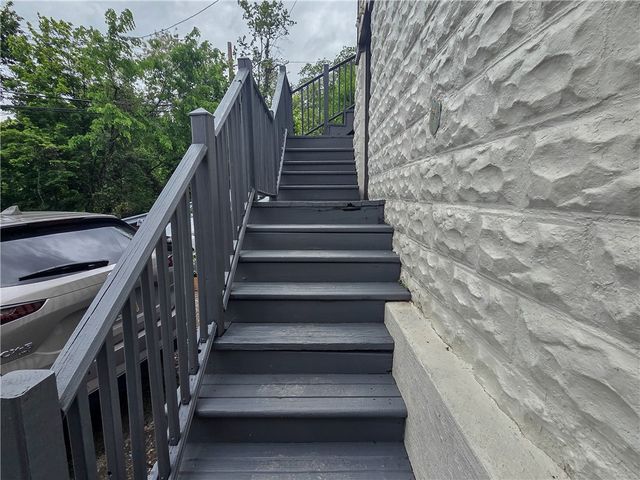 858 Monteiro, Greenfield, PA 15217