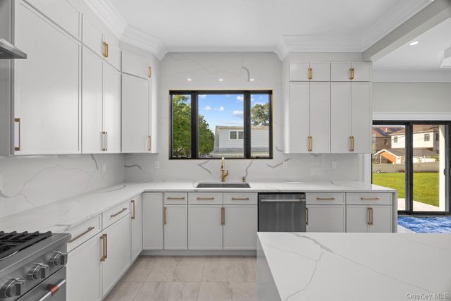 25903 81st Avenue, Glen Oaks, NY 11004