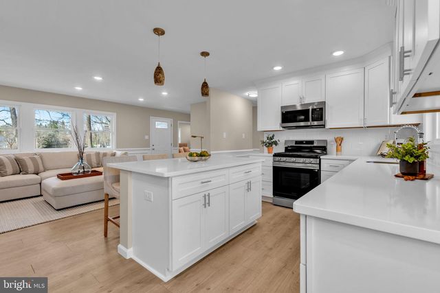 4 DUTCHTOWN RD, Voorhees, NJ 08043