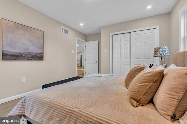 4 DUTCHTOWN RD, Voorhees, NJ 08043