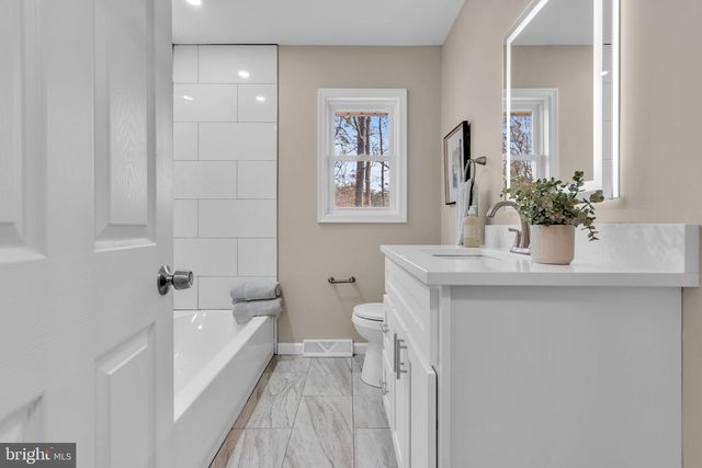 4 DUTCHTOWN RD, Voorhees, NJ 08043