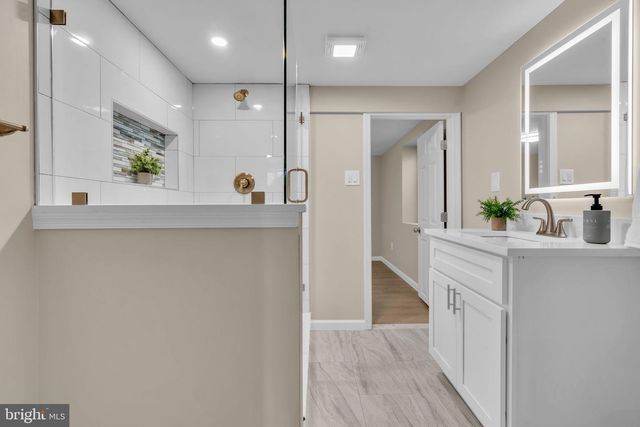 4 DUTCHTOWN RD, Voorhees, NJ 08043