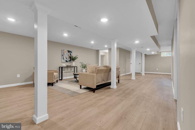 4 DUTCHTOWN RD, Voorhees, NJ 08043