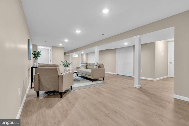 4 DUTCHTOWN RD, Voorhees, NJ 08043