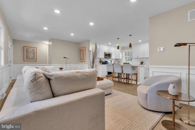 4 DUTCHTOWN RD, Voorhees, NJ 08043
