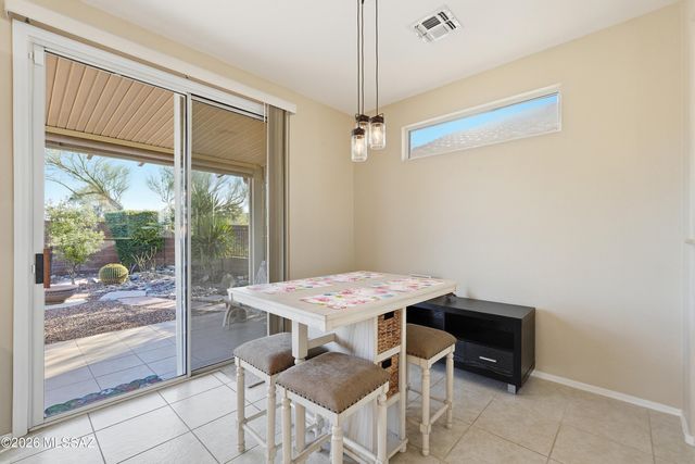 7989 W Morning Light Way, Tucson, AZ 85743