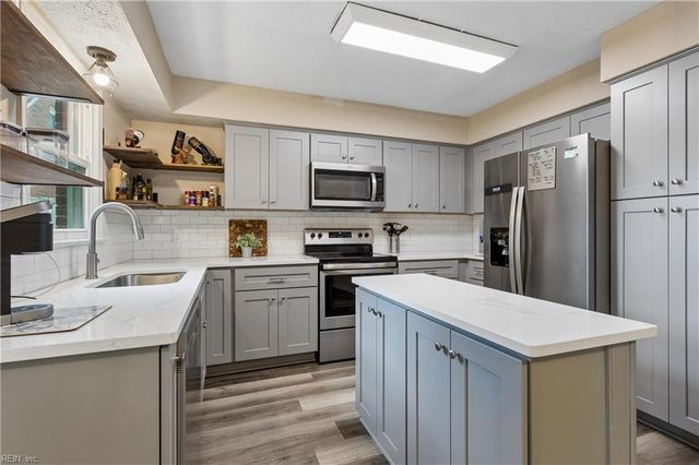 74 Westview DR, Hampton, VA 23666