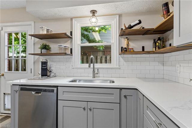 74 Westview DR, Hampton, VA 23666