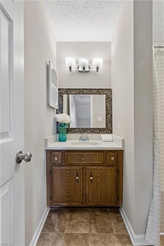 74 Westview DR, Hampton, VA 23666