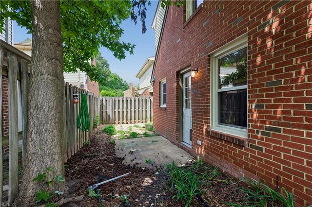 74 Westview DR, Hampton, VA 23666