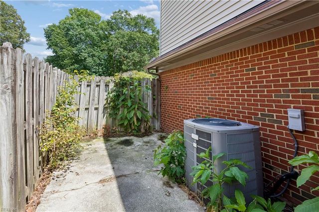 74 Westview DR, Hampton, VA 23666