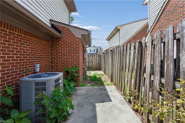 74 Westview DR, Hampton, VA 23666