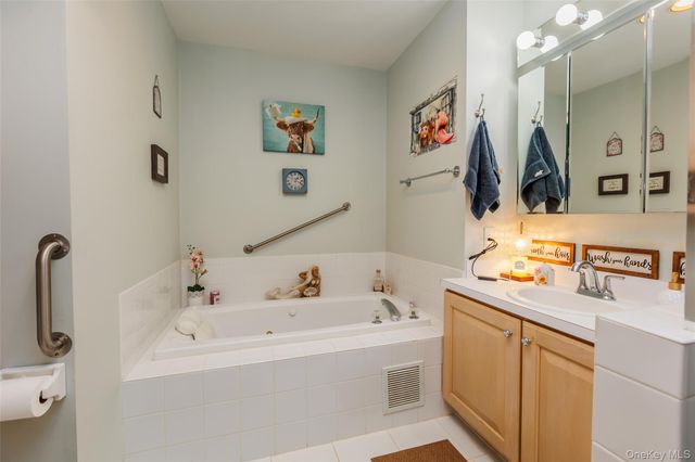 10 Tracie Lane, Middle Island, NY 11953