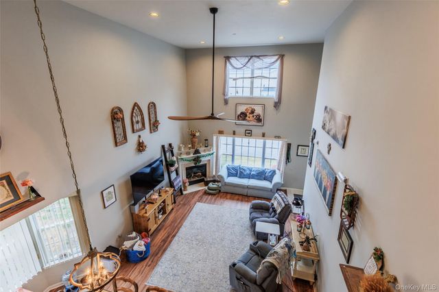 10 Tracie Lane, Middle Island, NY 11953