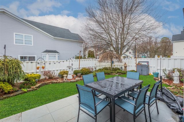 10 Tracie Lane, Middle Island, NY 11953