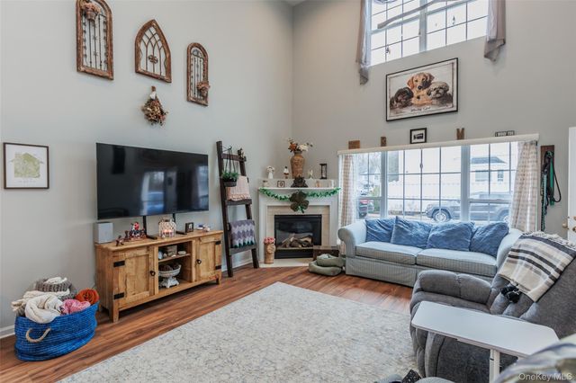 10 Tracie Lane, Middle Island, NY 11953