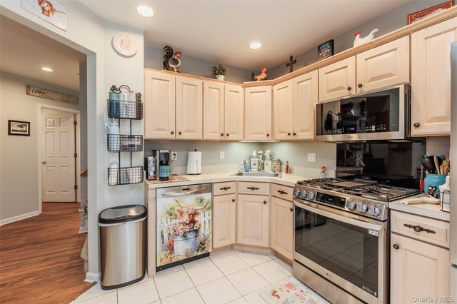 10 Tracie Lane, Middle Island, NY 11953