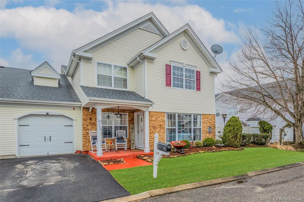 10 Tracie Lane, Middle Island, NY 11953