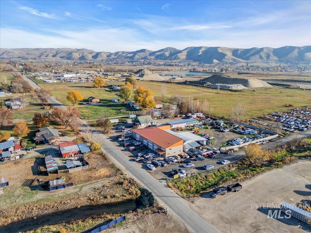 1517 W Sales Yard Road, Emmett, ID 83617 photo 2