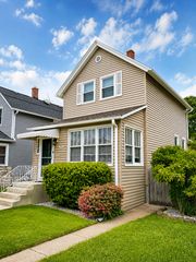 1747 S Cora Street, Des Plaines, IL 60018
