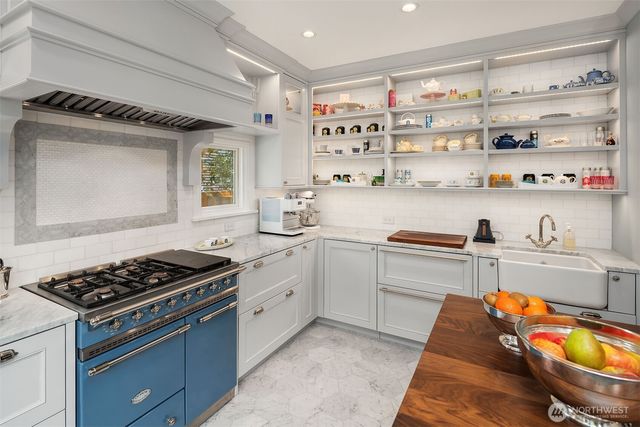 2833 10th Avenue E, Seattle, WA 98102