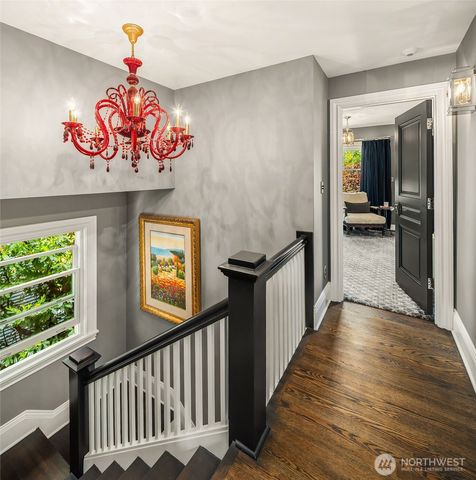 2833 10th Avenue E, Seattle, WA 98102