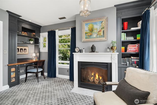 2833 10th Avenue E, Seattle, WA 98102