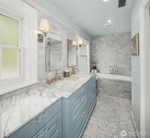 2833 10th Avenue E, Seattle, WA 98102