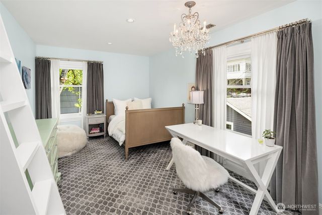 2833 10th Avenue E, Seattle, WA 98102