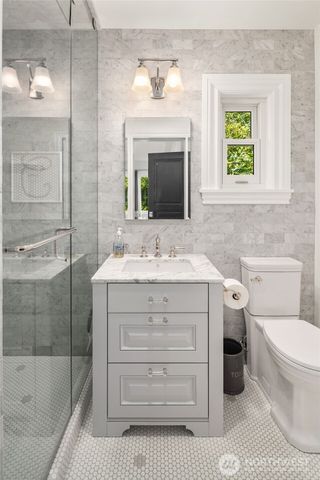2833 10th Avenue E, Seattle, WA 98102