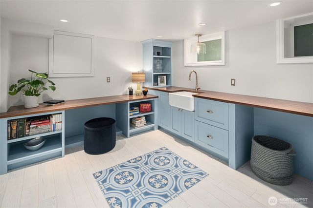 2833 10th Avenue E, Seattle, WA 98102