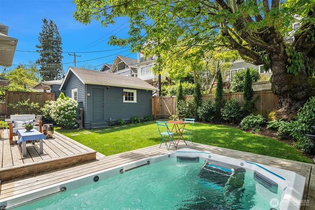 2833 10th Avenue E, Seattle, WA 98102