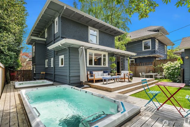 2833 10th Avenue E, Seattle, WA 98102