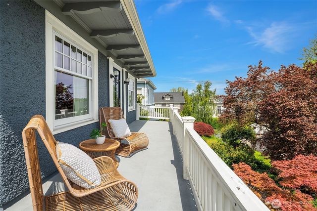 2833 10th Avenue E, Seattle, WA 98102