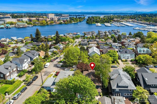2833 10th Avenue E, Seattle, WA 98102