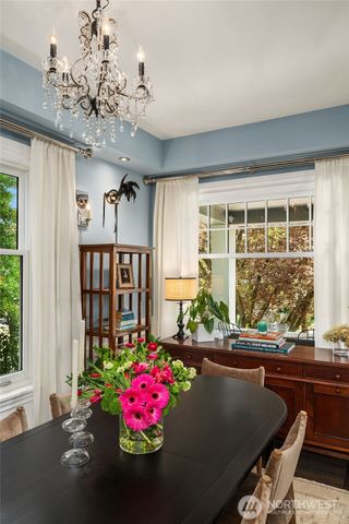 2833 10th Avenue E, Seattle, WA 98102