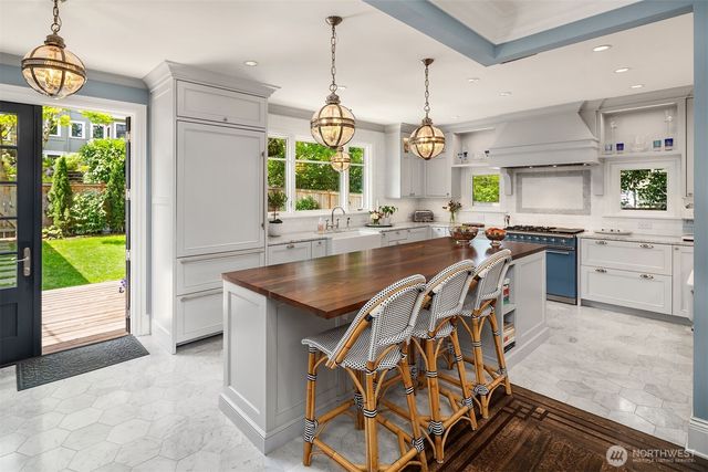 2833 10th Avenue E, Seattle, WA 98102