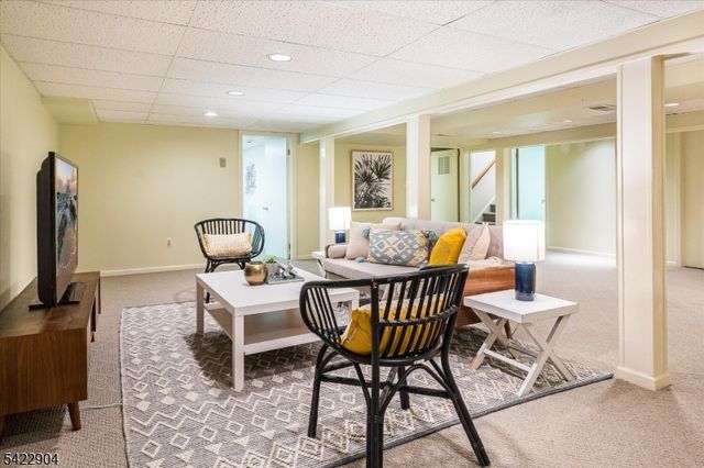 68 Susquehanna Trl, Branchburg Twp., NJ 08876